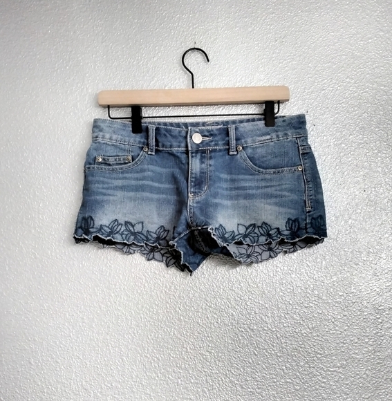 SO Teen Cut Offs Size 7 - Picture 1 of 3